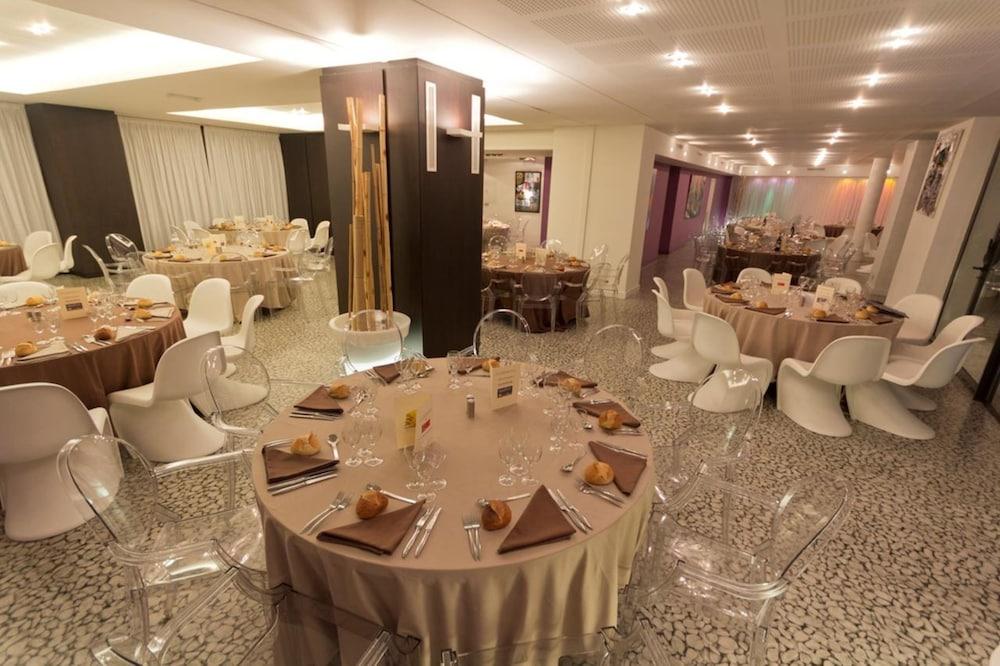 Le Rex Hotel Тарб Экстерьер фото